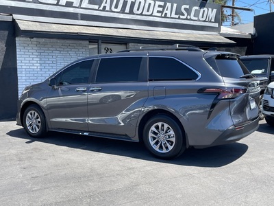 2025 Toyota Sienna XLE 8-Passenger FWD
