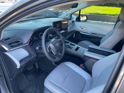 2025 Toyota Sienna XLE 8-Passenger FWD