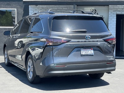 2025 Toyota Sienna XLE 8-Passenger FWD