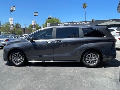 2025 Toyota Sienna XLE 8-Passenger FWD