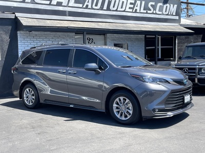 2025 Toyota Sienna XLE 8-Passenger FWD