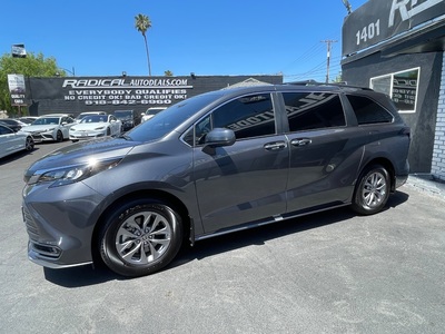 2025 Toyota Sienna XLE 8-Passenger FWD
