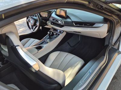 2015 BMW i8 Pure Impulse World