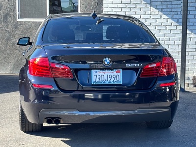 2016 BMW 5 Series 528i Sedan RWD