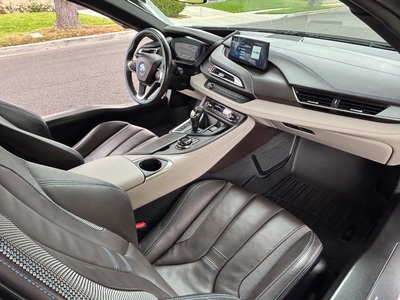 2019 BMW i8 PURE IMPULSE