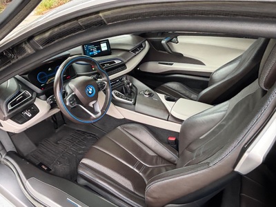 2019 BMW i8 PURE IMPULSE