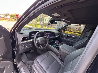 2025 Chevrolet Suburban RST 4WD