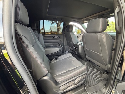 2025 Chevrolet Suburban RST 4WD
