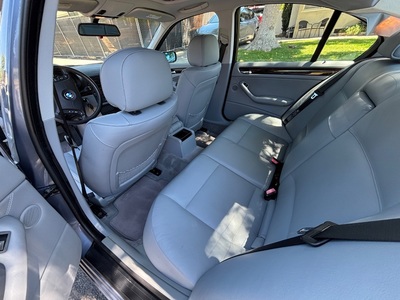 2002 BMW 3 Series 325i Sedan RWD