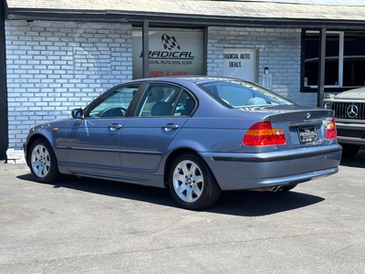 2002 BMW 3 Series 325i Sedan RWD