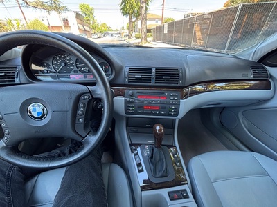2002 BMW 3 Series 325i Sedan RWD