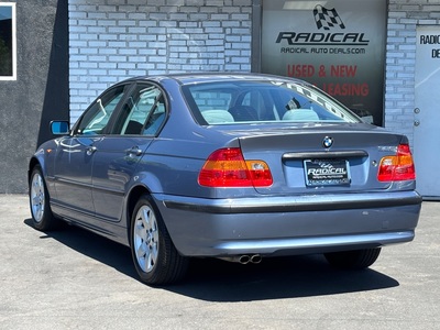 2002 BMW 3 Series 325i Sedan RWD