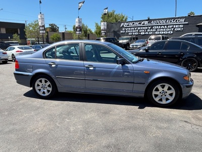 2002 BMW 3 Series 325i Sedan RWD