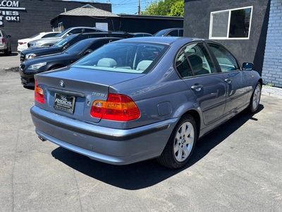 2002 BMW 3 Series 325i Sedan RWD