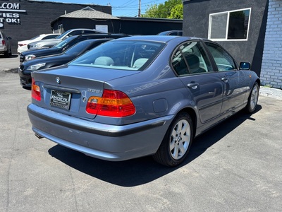 2002 BMW 3 Series 325i Sedan RWD