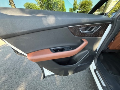 2019 Audi Q8 quattro Premium Plus 55 TFSI