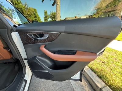 2019 Audi Q8 quattro Premium Plus 55 TFSI