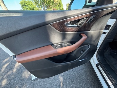 2019 Audi Q8 quattro Premium Plus 55 TFSI
