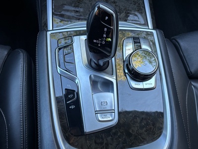 2017 BMW 7 Series 750i M Sport RWD