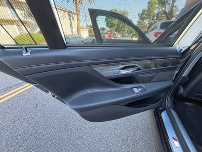 2017 BMW 7 Series 750i M Sport RWD