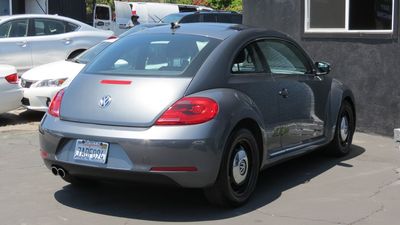 2013 Volkswagen Beetle Coupe 2.5L w/Sun
