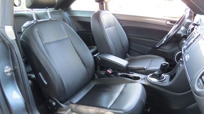 2013 Volkswagen Beetle Coupe 2.5L w/Sun
