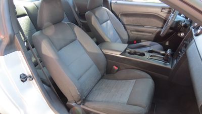 2007 Ford Mustang Deluxe