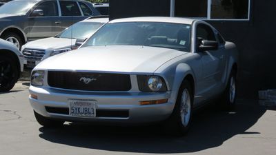 2007 Ford Mustang Deluxe