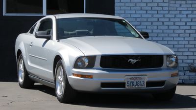 2007 Ford Mustang Deluxe